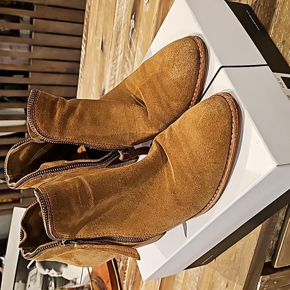 Booties - Picture 3 of 4